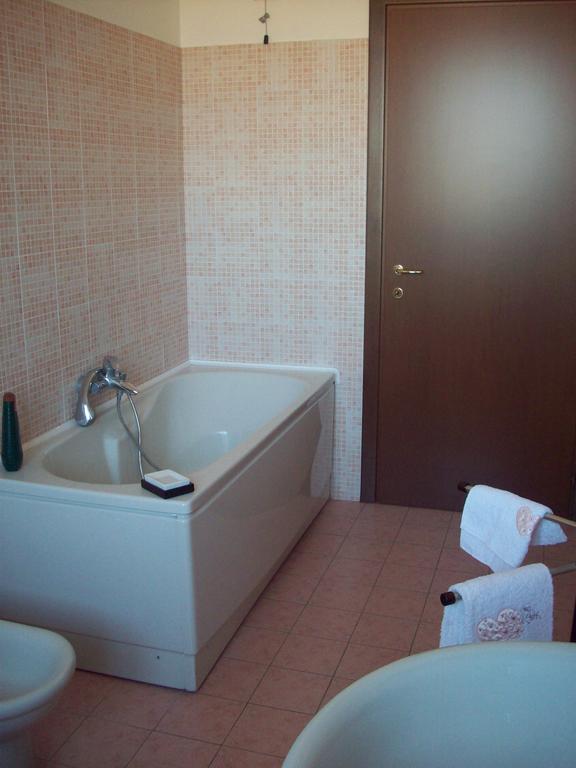 Al Calypso Bed & Breakfast Curtatone Екстериор снимка